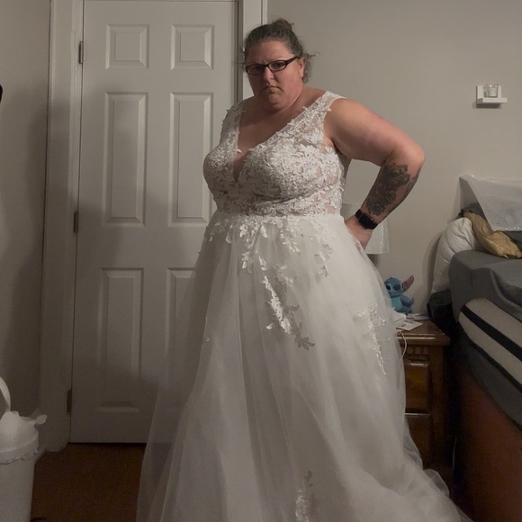 Misaacc Dresses & Skirts - Elegant White Lace Wedding Dress